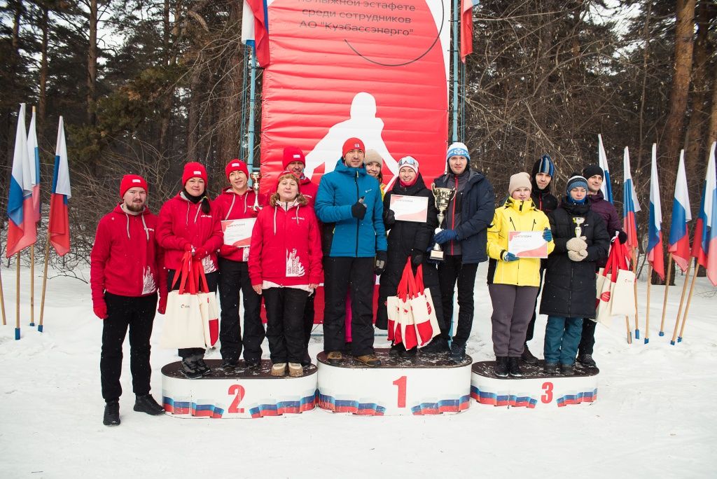 Победители забегов принимают заслуженные награды