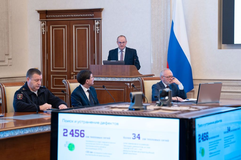 На фото в центре - Дмитрий Перязев 