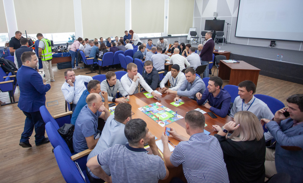 К безопасному производству — через новый инструмент: энергетики Красноярского филиала СГК разобрали вопросы охраны труда за настольной игрой