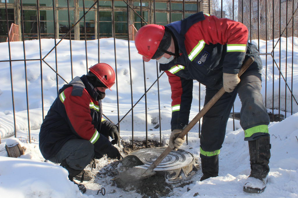 Без опасности: СГК проводит в Новокузнецке плановую замену люков на тепловых камерах