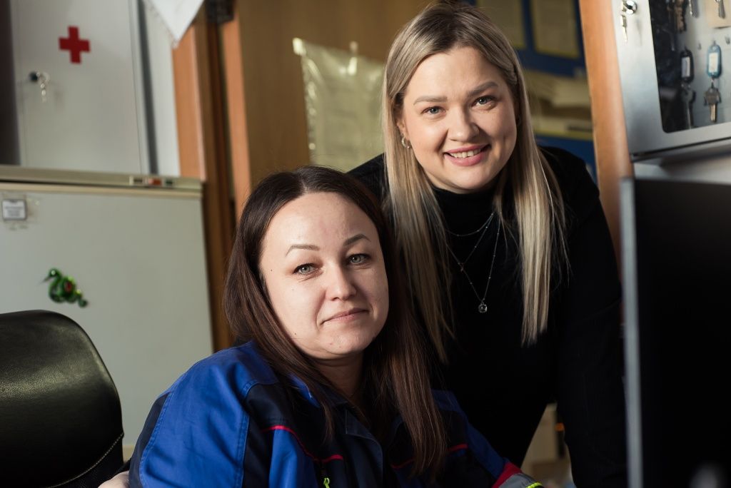 Вместе с выполнением рабочих задач в любом коллективе важна поддержка и доброе общение 