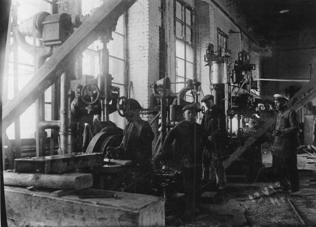 Строительство ТЭЦ-2, 1934 год. Фото из архива музея Новосибирской ТЭЦ-2 Строительство ТЭЦ-2, 1934 год. Фото из архива музея Новосибирской ТЭЦ-2