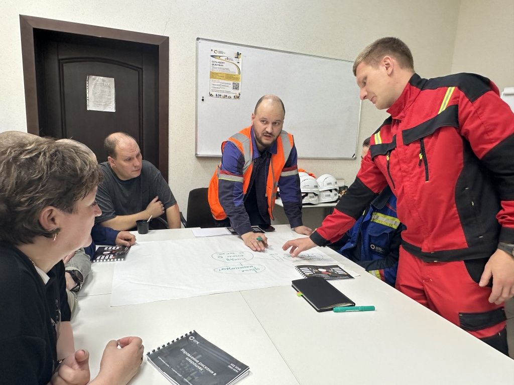 Опытный тренер VIS VIVA корректирует работу команды