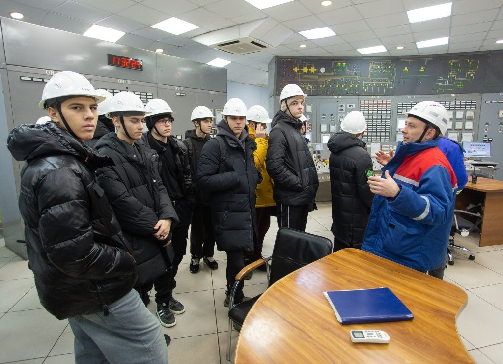 Будущие техники-теплотехники впервые увидели работу Барнаульской ТЭЦ-3 изнутри 