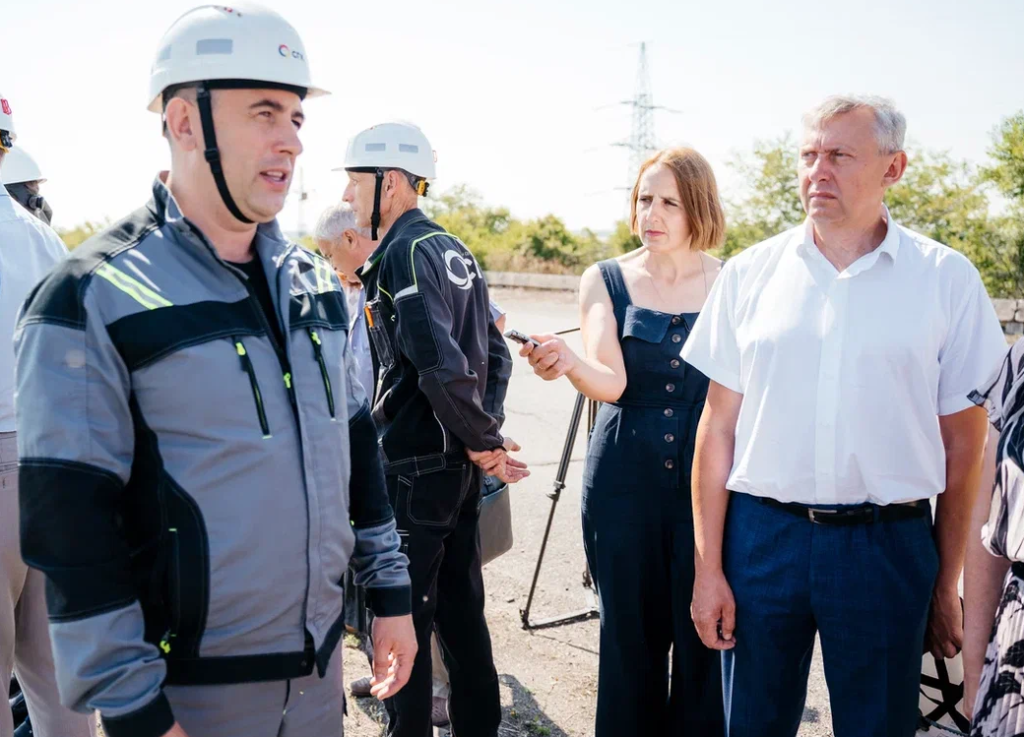 Директор теплосетевого подразделения СГК в Хакасии Станислав Мальчик рассказал о ходе работ по восстановлению бетонного основания опоры головного участка