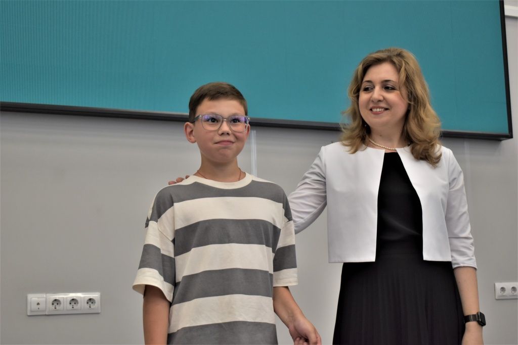 Воспитанник Центра талантов Григорий Мельников вместе с руководителем Юлией Ложковой