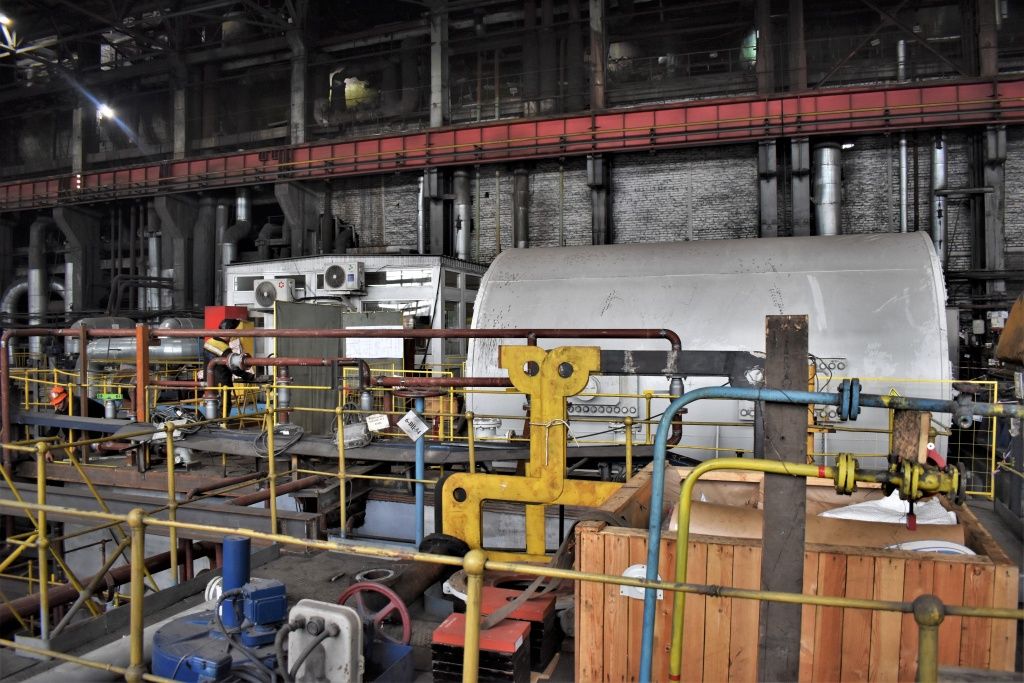 В турбинном отделении производственного корпуса Бийской ТЭЦ установлен генератор к турбине №6