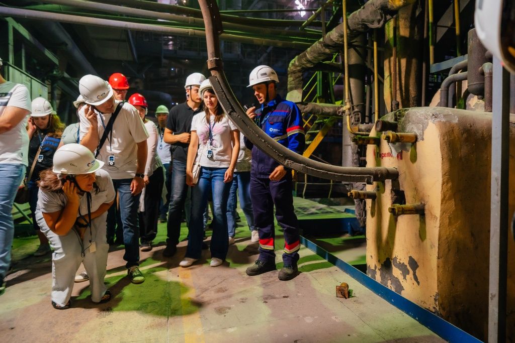 Уникальная возможность &mdash; заглянуть через смотровое окошко в котлоагрегат и своими глазами увидеть, как там горит топливо