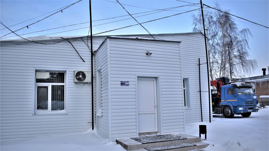 Здание диспетчерской службы теплосетей утеплили и обновили сайдингом