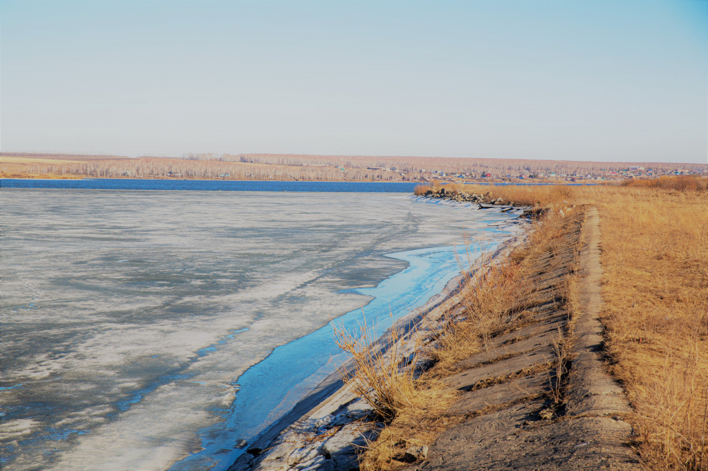 Минус метр, или Зачем весной сливают Беловское море