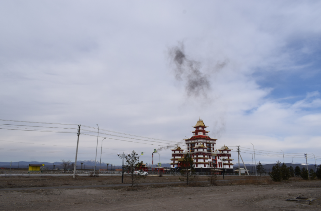 Так дымила котельная в Южном микрорайоне Кызыла до закрытия. Фото Александра Земляного.PNG