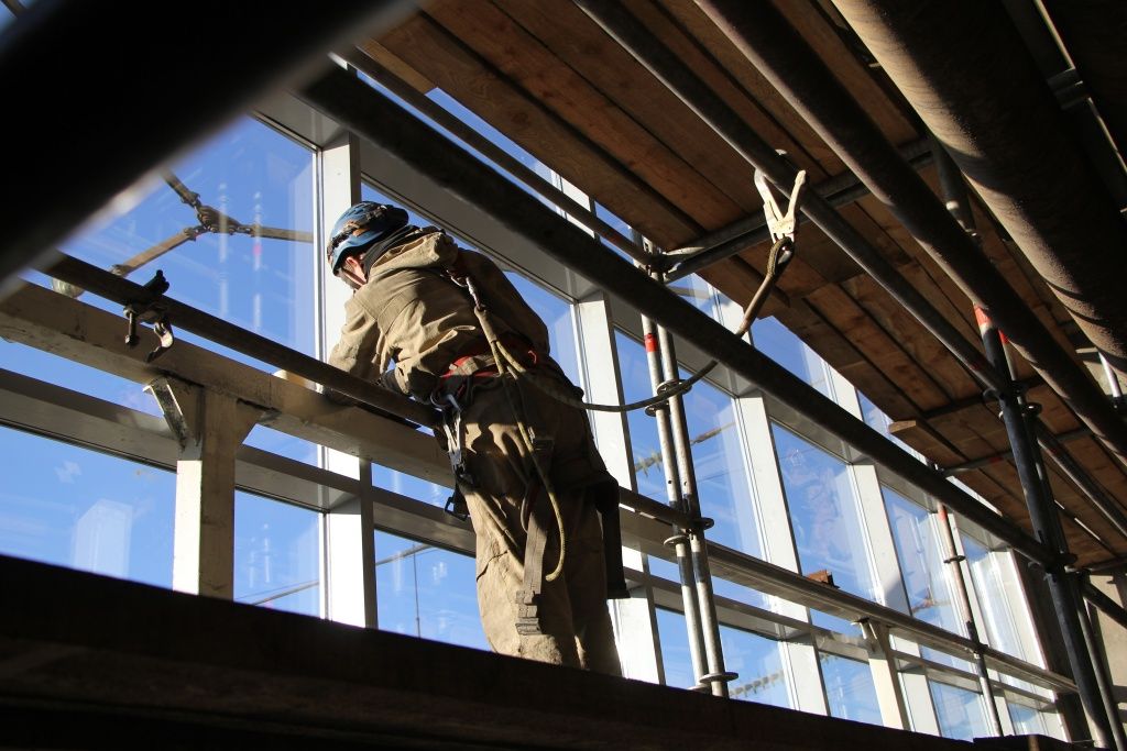 Монтаж стеновых витражей главного корпуса блоков 200 МВт