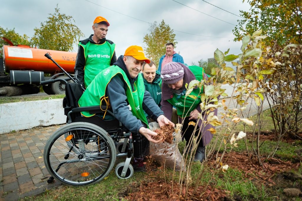 Участники проекта Фонда Мельниченко &laquo;Быть рядом&raquo; помогают энергетикам в озеленении 