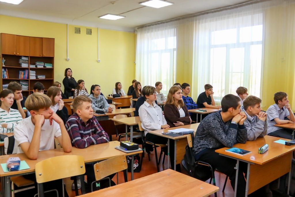 На уроке безопасности ученики узнали, как вести себя вблизи ремонтов на теплосетях