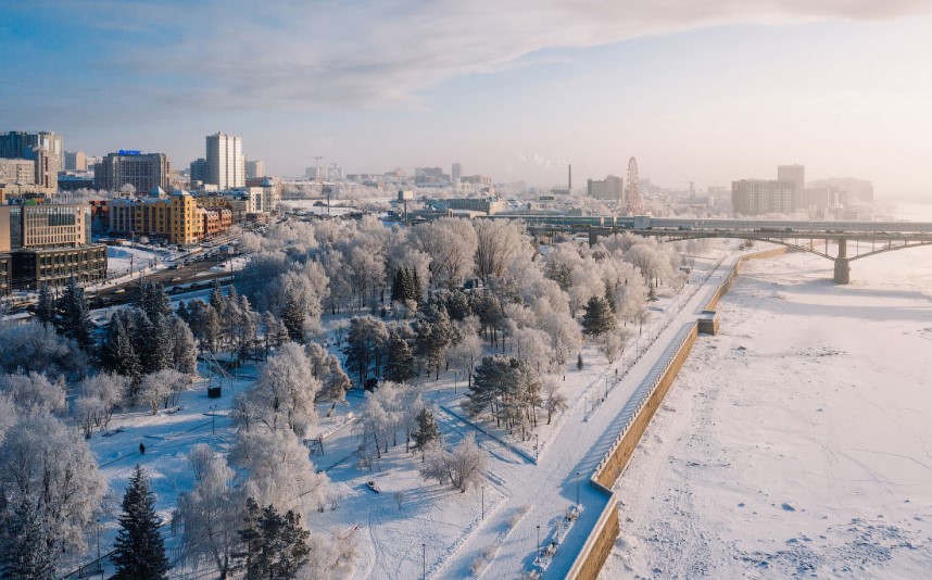 СГК помогла залить рекордно длинный каток в России