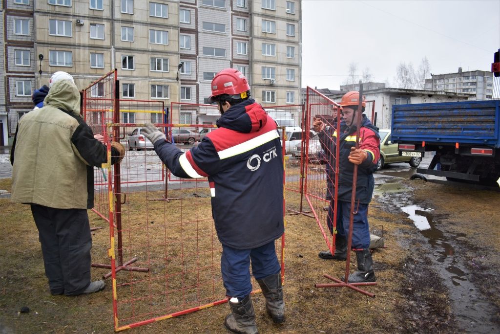 Перед работой место условного порыва трубопровода обязательно огораживается