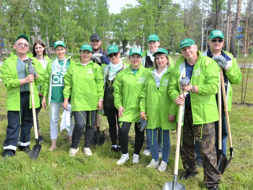 Коллектив ГРЭС очень дружный, это чувствуется даже на экологических мероприятиях: на посадке все работали дружно и помогали друг другу
