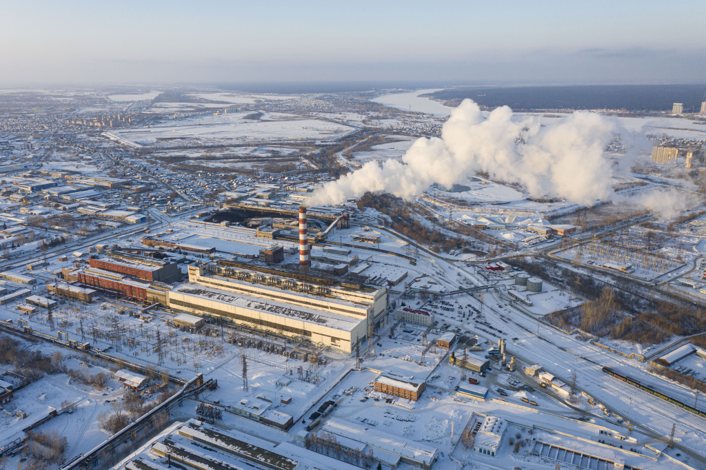 С наступлением морозной погоды теплоэлектростанции включают в работу дополнительные котлы, при их запуске может возникать кратковременный шум. На фото — Новосибирская ТЭЦ-3