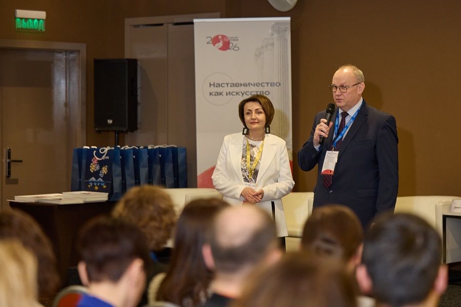 Руководитель Корпоративного университета СГК Елена Чеснокова и генеральный директор &laquo;СГК-Новосибирск&raquo; Дмитрий Перязев 