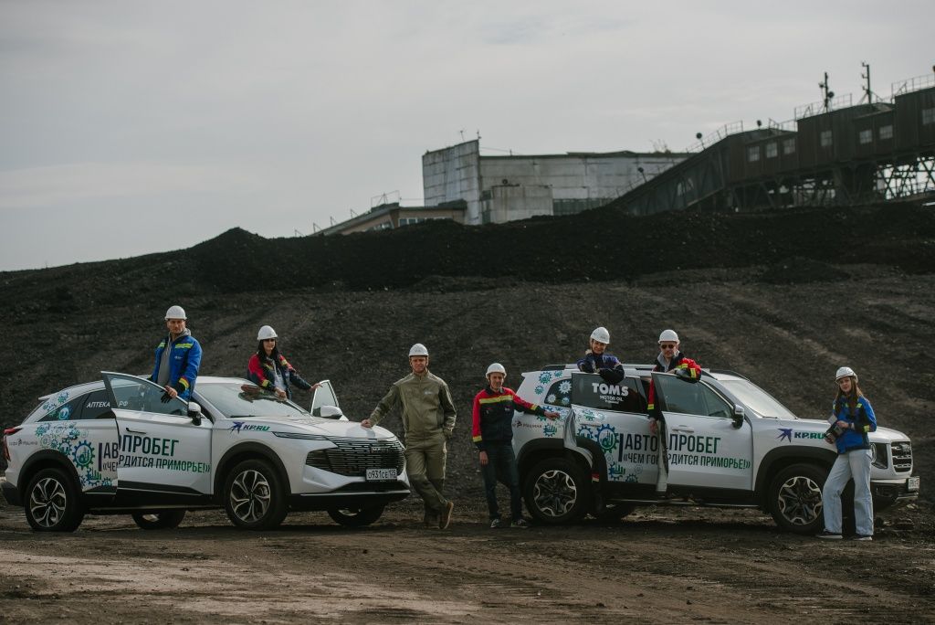 Команда &laquo;КП&raquo; на фоне зимних запасов станции