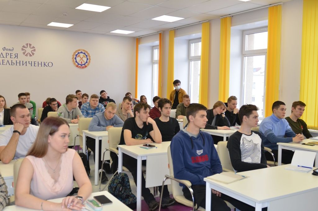 Первое вводное занятие &laquo;Целевого потока СГК&raquo;. Влад &mdash; на первой парте