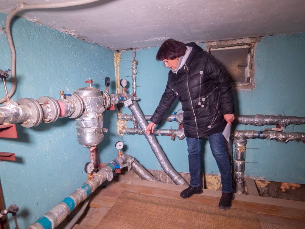 В доме №20 на улице Промышленной полностью отремонтировали крышу, подвал, межпанельные швы, заменили внутридомовые коммуникации. С инициативой установить индивидуальный тепловой пункт выступила старшая по дому Ирина Мясникова