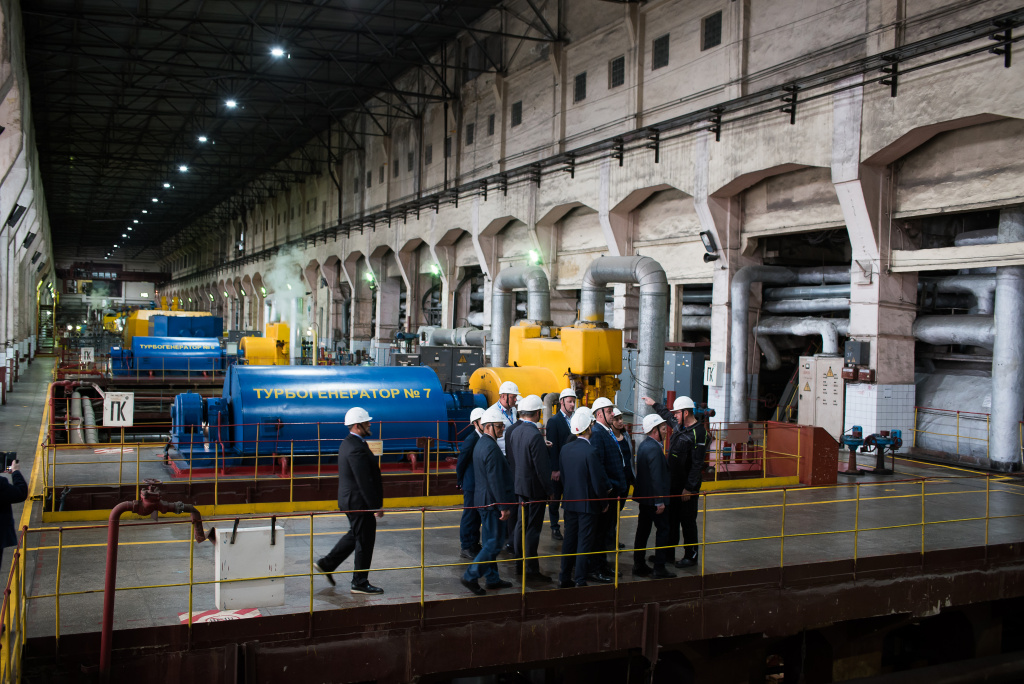 В турбинном цехе Кемеровской ГРЭС 