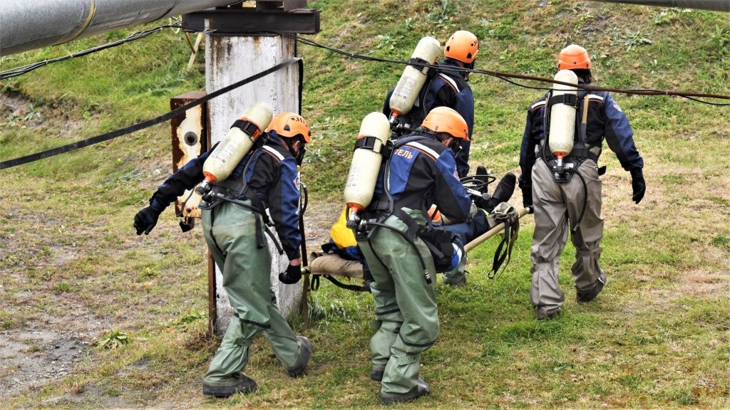 Транспортировка условного пострадавшего к карете скорой помощи