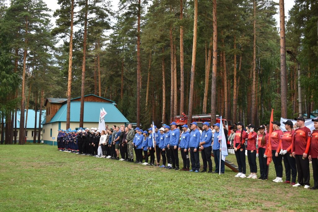 Добровольные пожарные дружины перед стартом соревнований