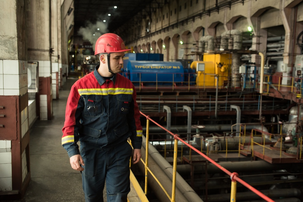 За день Павлу приходится проходить тысячи шагов, без этого на должности машиниста-обходчика &mdash; никуда