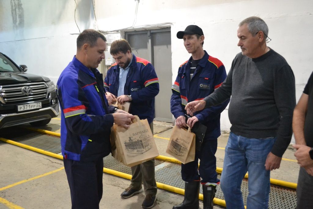 Водители Барнаульской ТЭЦ-3 получили подарки к профессиональному празднику