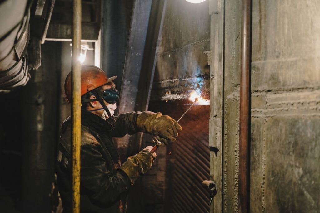 Для ремонта котлоагрегата требуется большой объем сварочных работ 