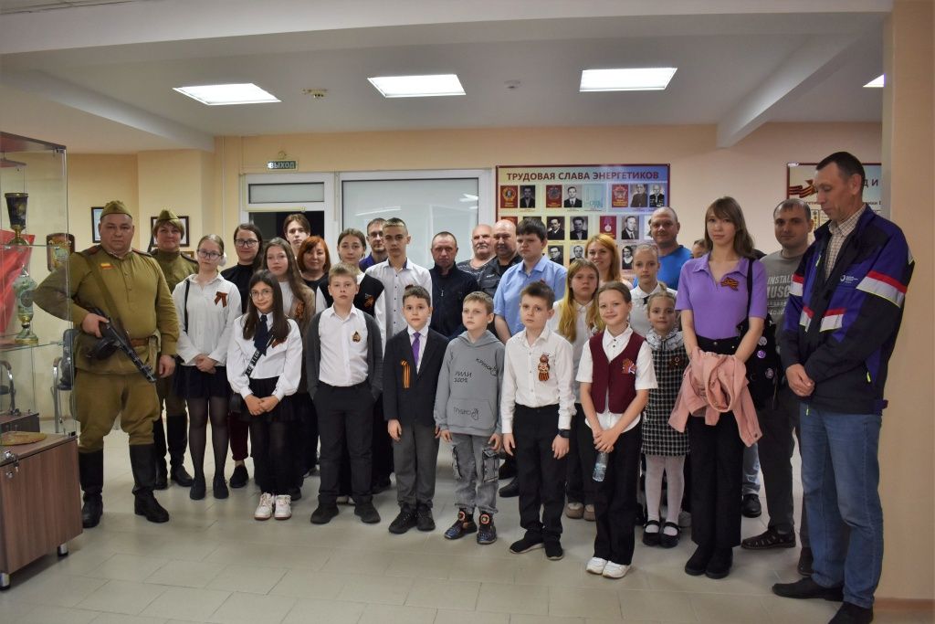 Общее фото на память об экскурсии в музее Бийской ТЭЦ