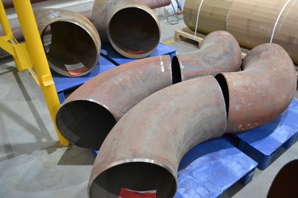 Новые трубы и различные изделия поступают для перекладки теплосетей 