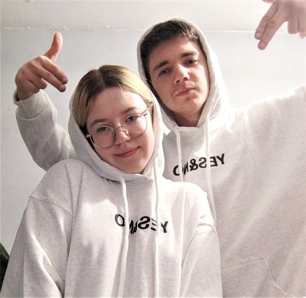 Работа забирает много времени и сил, но девушка Влада, Валерия, относится к этому с пониманием. В августе этого года ребята планируют свадьбу