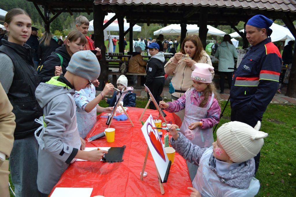 Начальник ОДС барнаульского теплосетевого подразделения СГК приехал на праздник с шестилетней дочерью Настей