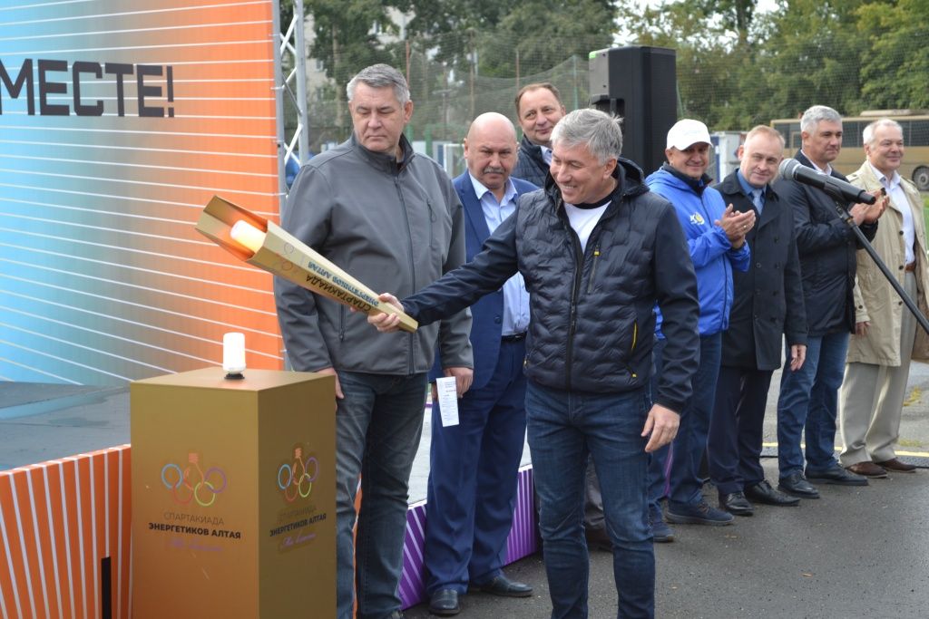 Символический огонь ХII Спартакиады энергетиков Алтая-2024 зажег генеральный директор АО &laquo;СГК-Алтай&raquo; Игорь Лузанов