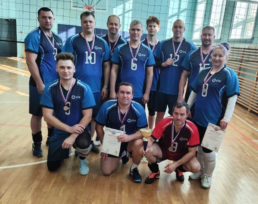 Команда алтайских предприятий СГК по волейболу