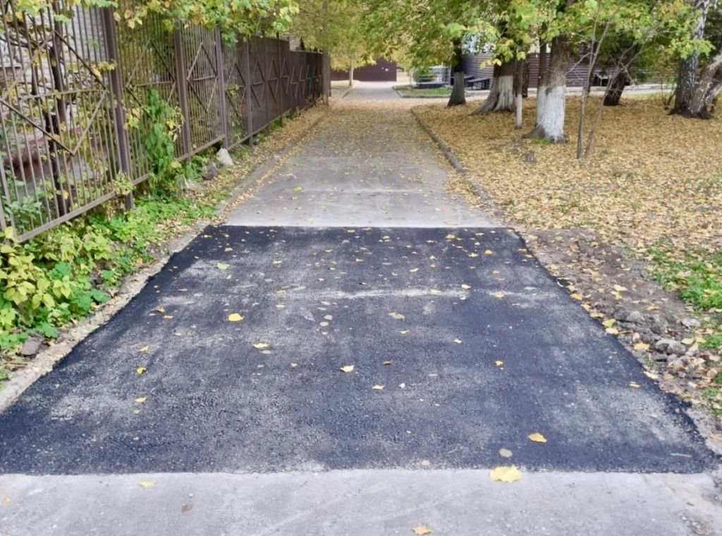 Кроме парковок и дорог благоустраивали тротуары