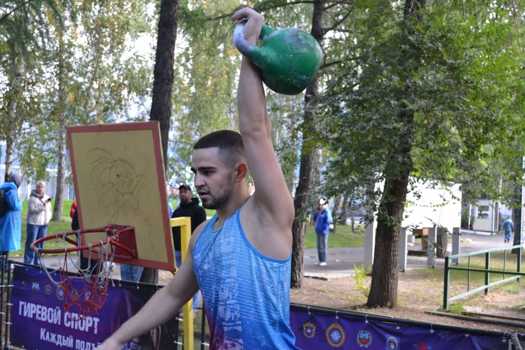 Владимир Демьянов пришёл в гиревой спорт по совету сестры 