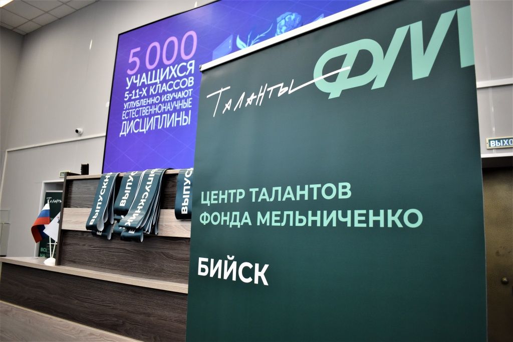 Ленты выпускников ждут своих обладателей