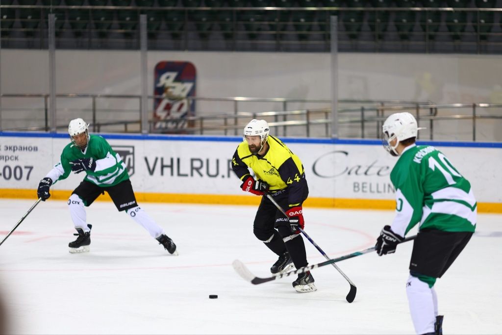 Первыми в бой вступили команды из Красноярска и Кузбасса