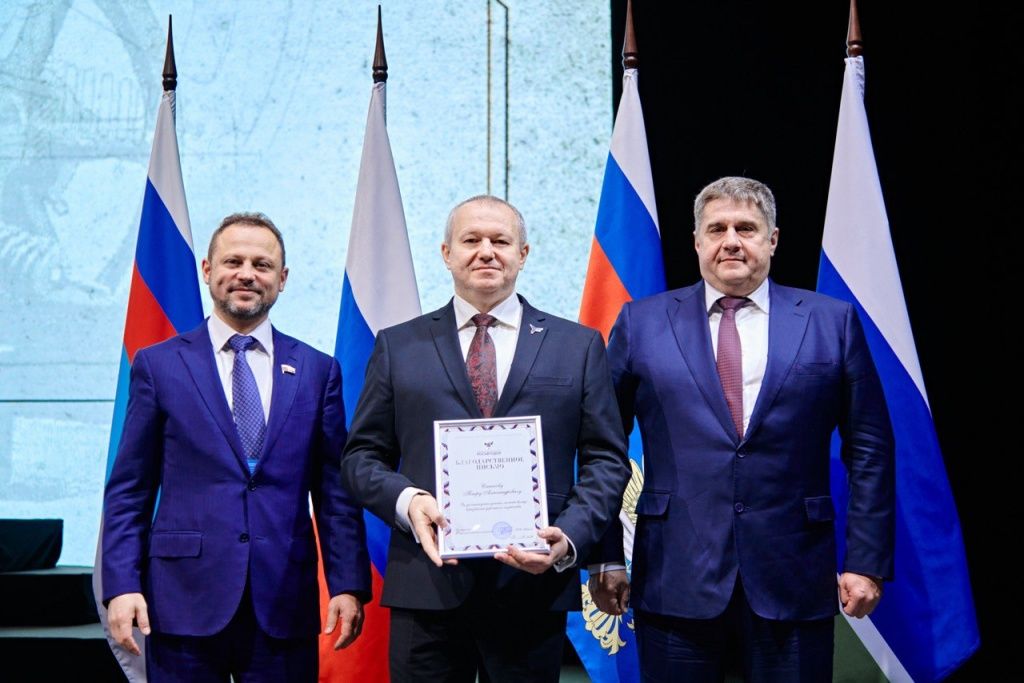 Директор по реализации ЗШМ Петр Саньков награжден Благодарственным письмом ФДА РОСАВТОДОР