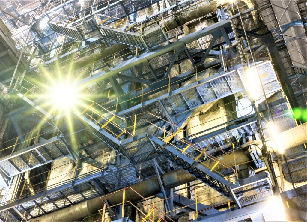 В составе оборудования ТЭЦ &mdash; 9 котлоагрегатов ТП-87 паропроизводительностью 420 тонн/час. Масса каждого котлоагрегата &mdash; 1 650 тонн. Высота &mdash; 39 метров