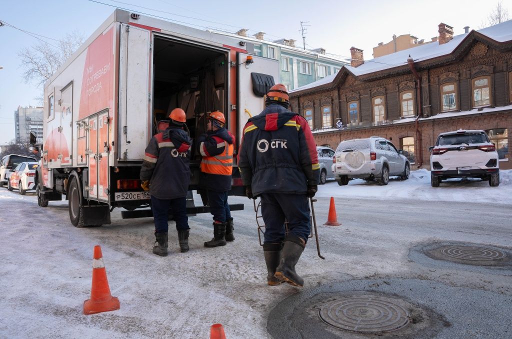 Ежедневно линейные бригады проверяют километры теплосетей и каждую тепловую камеру по маршруту