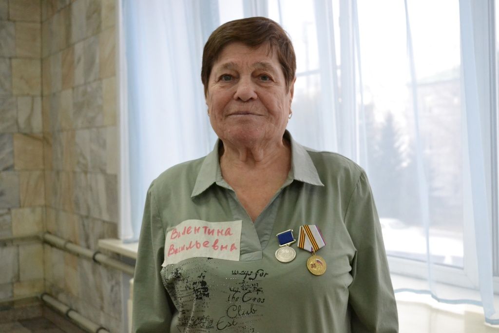 В этом году ветеран алтайской энергетики Валентина Васильевна Духанина получила памятную медаль &laquo;80 лет Великой Победы&raquo;