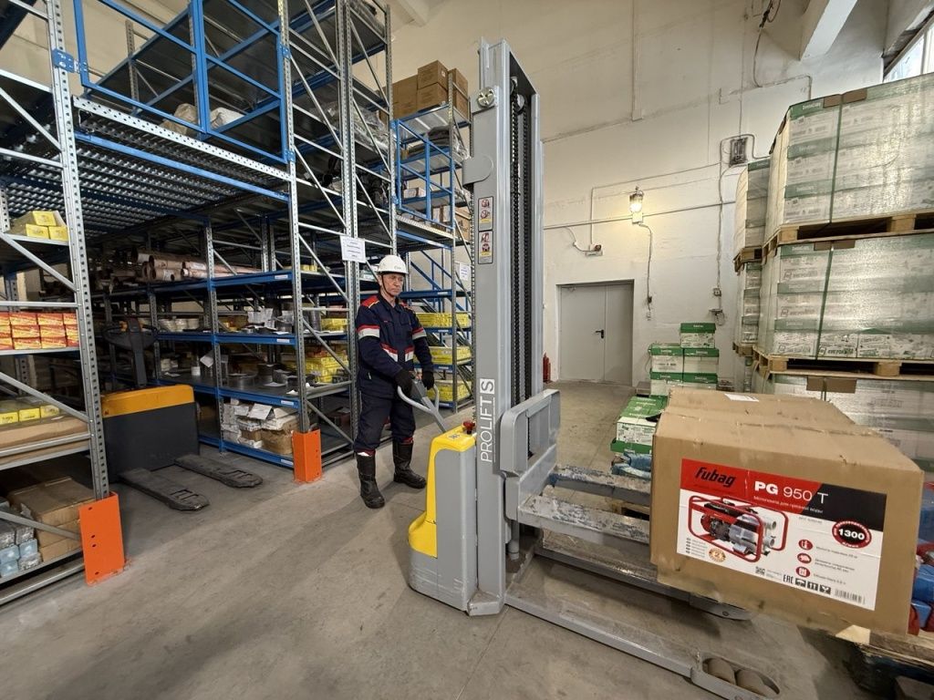 Пол ровный и нескользкий 