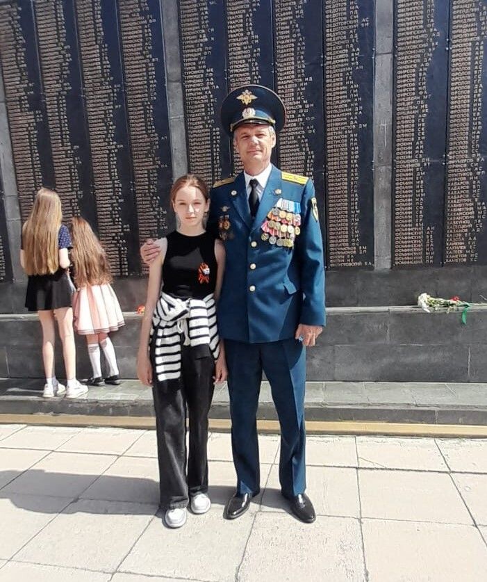 Виталий Верстунин с дочерью Валерией на празднике Великой Победы 