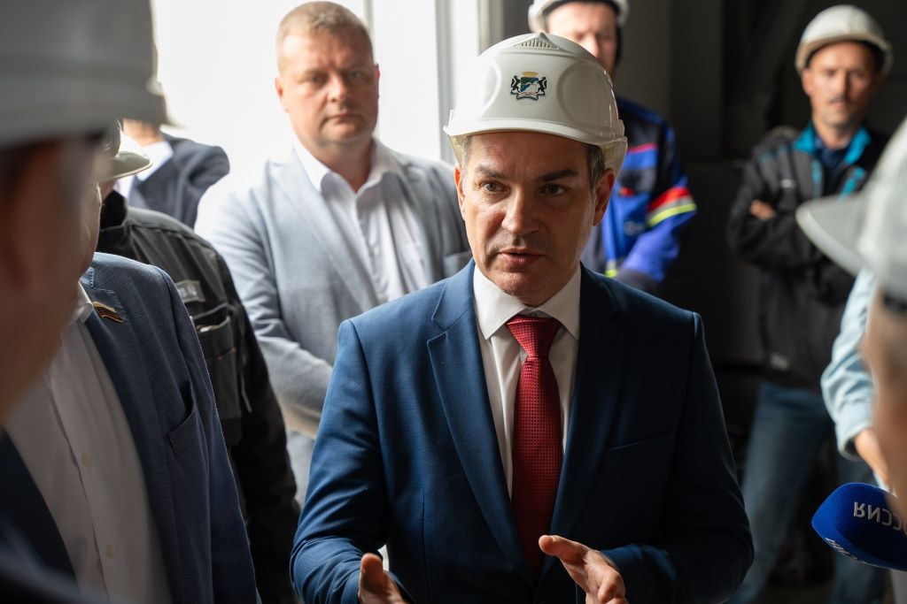 На фото в центре &mdash; мэр Новосибирска Максим Кудрявцев