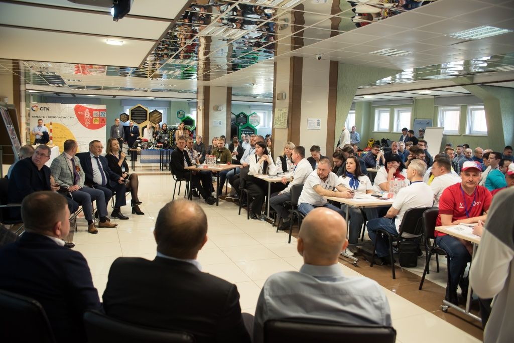 В конференции приняли участие около 100 сотрудников предприятий СГК 